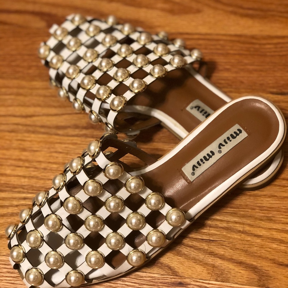 Slip on caged mule with pearl detail